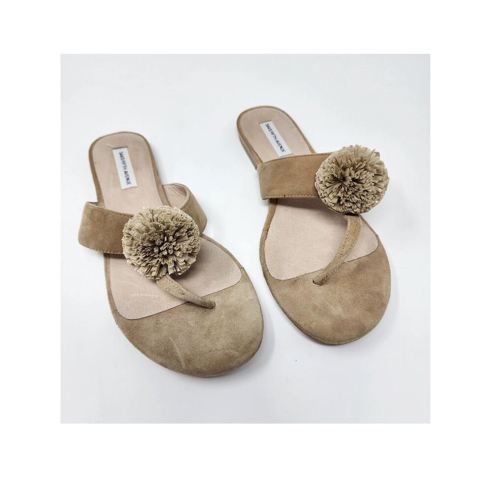 Saks Fifth Avenue Sandals Size 8.5M Pom Pom Beige Suede Flat Thong FY103-J-2